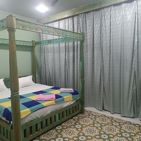 Lavish Exotic Hotel & Apartments 阿姆波尔 外观 照片