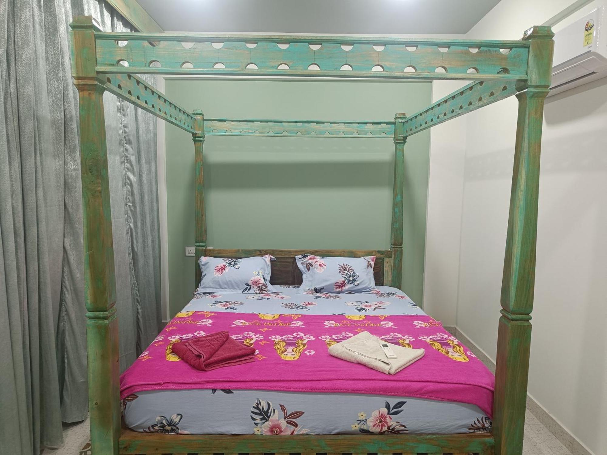 Lavish Exotic Hotel & Apartments 阿姆波尔 外观 照片