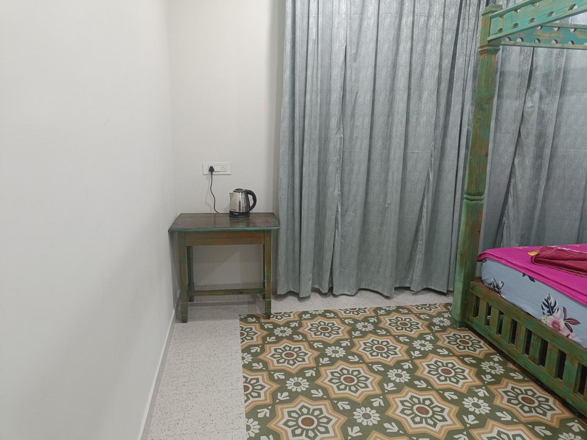 Lavish Exotic Hotel & Apartments 阿姆波尔 外观 照片