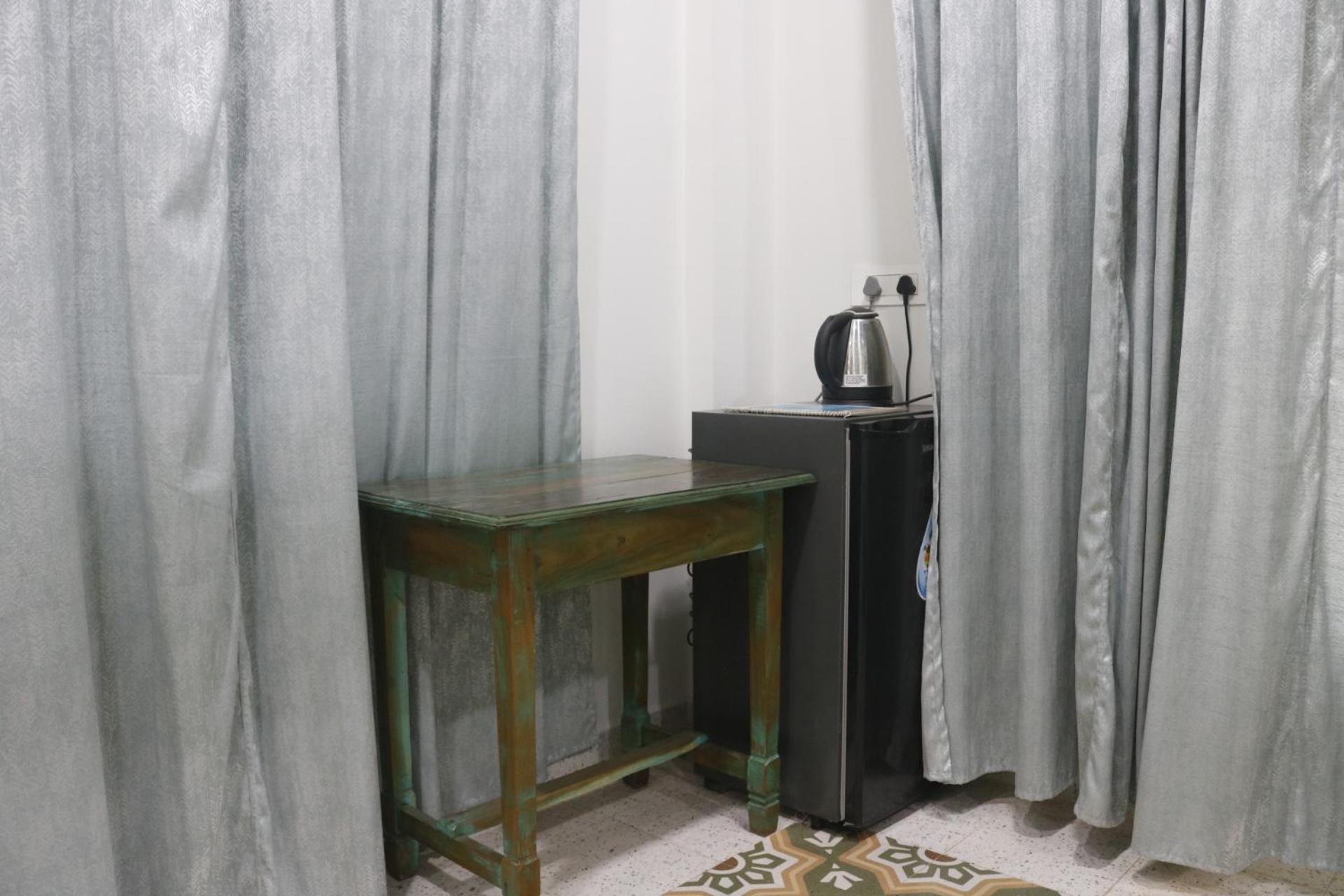 Lavish Exotic Hotel & Apartments 阿姆波尔 外观 照片