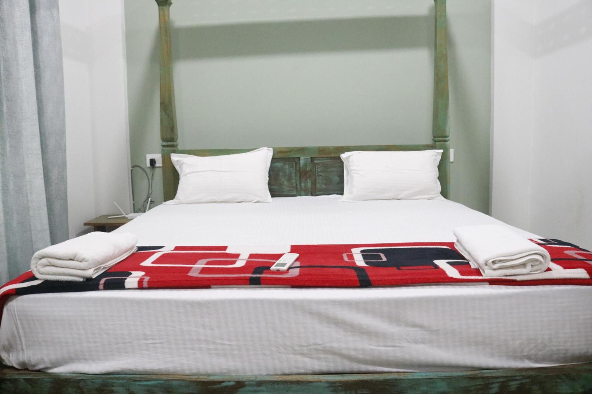 Lavish Exotic Hotel & Apartments 阿姆波尔 外观 照片