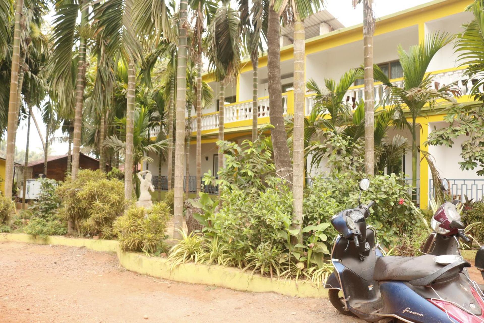 Lavish Exotic Hotel & Apartments 阿姆波尔 外观 照片